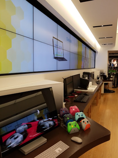 Computer Store «Microsoft Store - Westfarms», reviews and photos, 211 W Farms Mall, Farmington, CT 06032, USA
