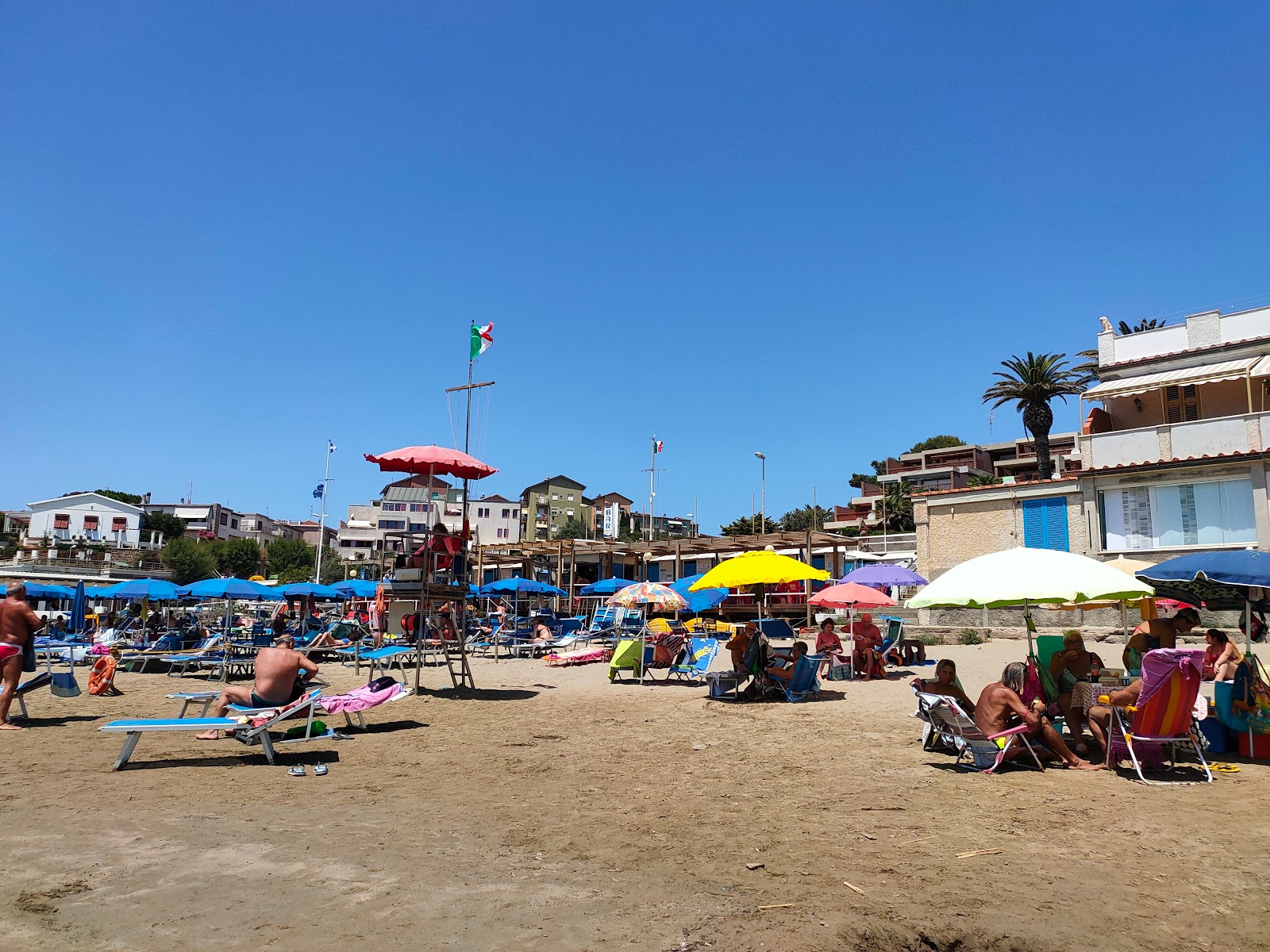 Foto van Spiaggia Salivoli en de nederzetting