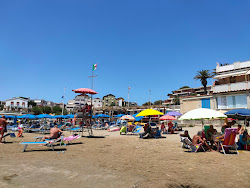 Spiaggia Salivoli'in fotoğrafı - rahatlamayı sevenler arasında popüler bir yer