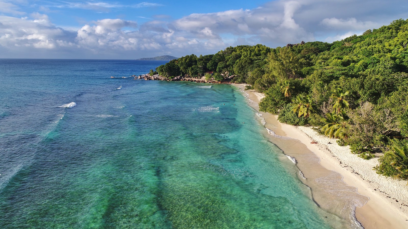 Foto van Anse Severe Schnorcheln Beach met turquoise puur water oppervlakte