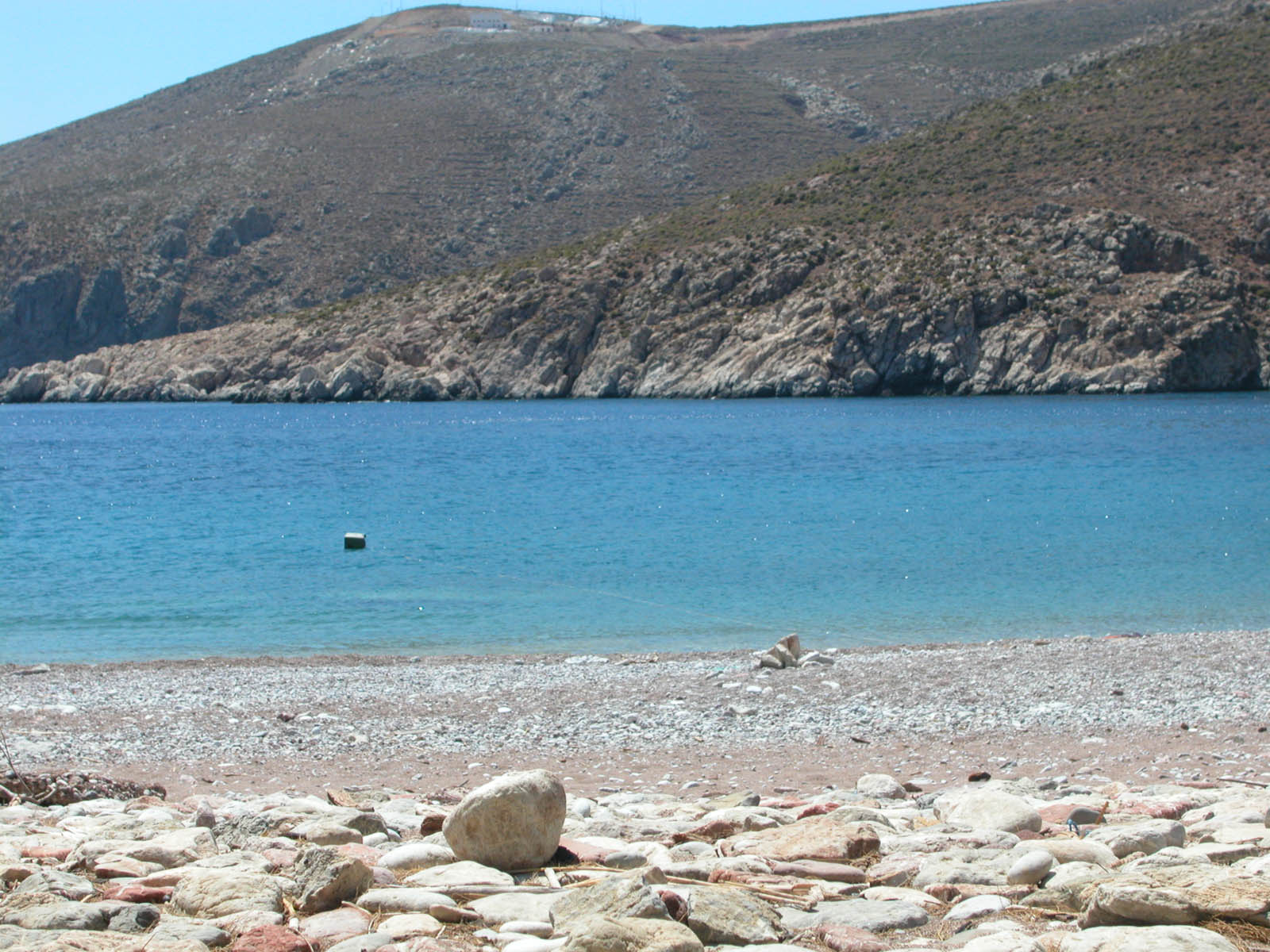 Fotografija Paralia Agios Sergios nahaja se v naravnem okolju