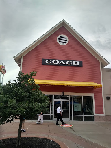 Shopping Mall «Jersey Shore Premium Outlets», reviews and photos, 1 Premium Outlet Blvd, Tinton Falls, NJ 07753, USA