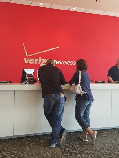 Cell Phone Store «Verizon», reviews and photos, 1189 Admiral Callaghan Ln, Vallejo, CA 94591, USA