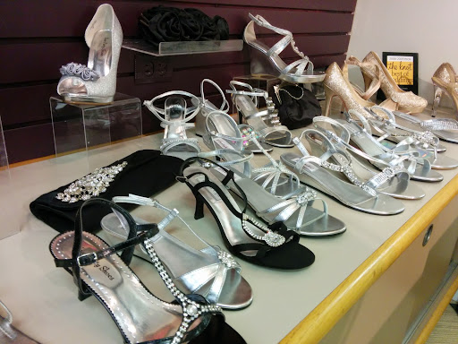 Bridal Shop «J & B Bridals & Formals», reviews and photos, 136 S Main St, Chambersburg, PA 17201, USA