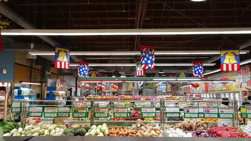 Grocery Store «Park To Shop Supermarket (Hong Kong Market)», reviews and photos, 2425 S Wallace St, Chicago, IL 60616, USA