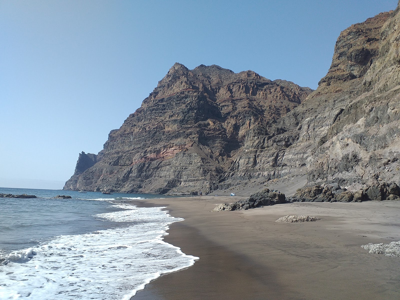 Fotografie cu Playa de GuiGui cu o suprafață de apa pură turcoaz