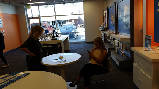 Cell Phone Store «AT&T Authorized Retailer», reviews and photos, 2001 Sheridan Blvd, Edgewater, CO 80214, USA