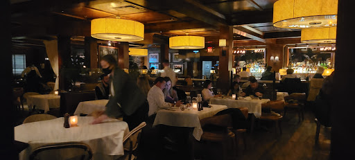 Shopping Mall «Beachwood Place», reviews and photos, 26300 Cedar Rd, Beachwood, OH 44122, USA