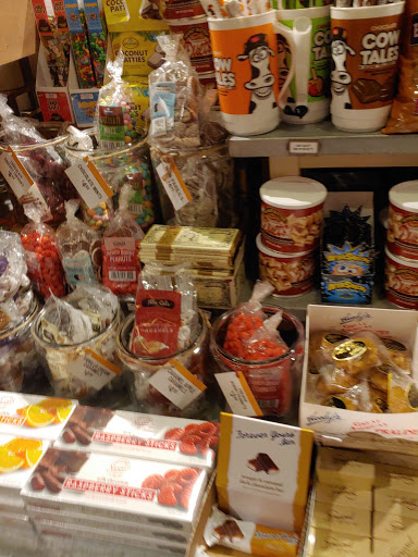 American Restaurant «Cracker Barrel Old Country Store», reviews and photos, 380 N Jacob Dr, Bloomington, IN 47404, USA