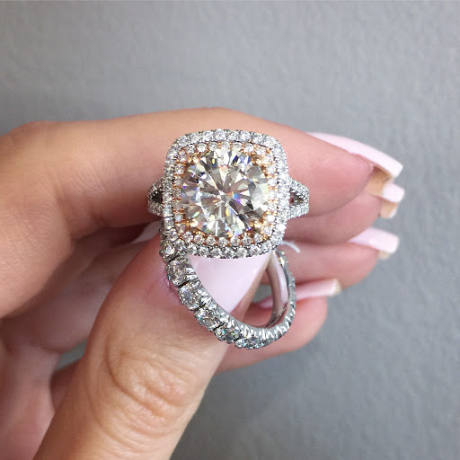 Jewelry Store «Jean Pierre Jewelers», reviews and photos, 21400 Ventura Blvd, Woodland Hills, CA 91364, USA