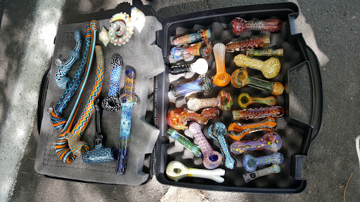 Tobacco Shop «Knuckleheads Tobacco & Gifts (Milwaukee)», reviews and photos, 2949 N Oakland Ave, Milwaukee, WI 53211, USA