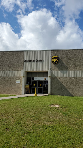 Shipping and Mailing Service «UPS Customer Center», reviews and photos, 379 Exchange Dr, Arlington, TX 76011, USA