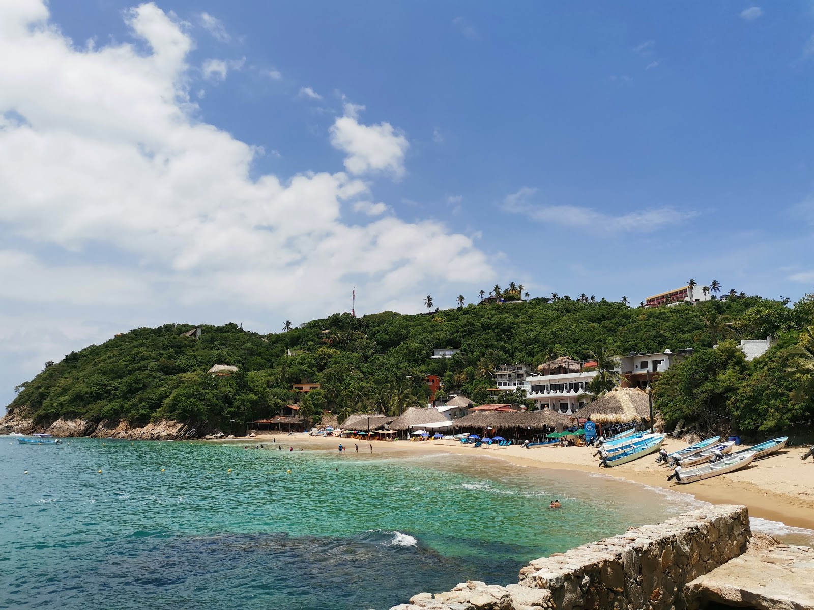 Foto de Playa Panteon com areia fina e brilhante superfície