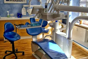 Dr. Hartman & Associates Dentistry image