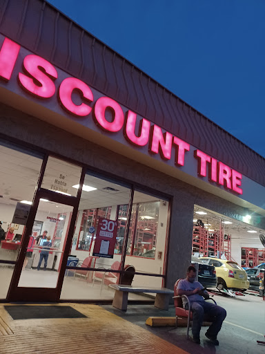 Tire Shop «Discount Tire Store», reviews and photos, 8219 Research Blvd, Austin, TX 78758, USA