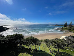 Foto van Yamba Beach omringd door bergen
