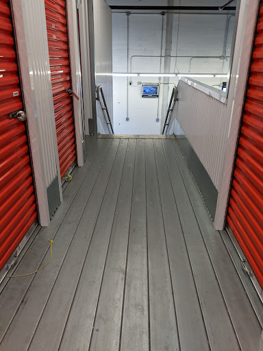 Truck Rental Agency «U-Haul Moving & Storage of Central Harrisburg», reviews and photos, 520 S 29th St, Harrisburg, PA 17104, USA