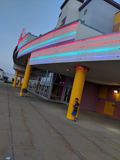 Movie Theater «Regal Cinemas Cobblestone Square 20», reviews and photos, 5500 Cobblestone Rd, Elyria, OH 44035, USA