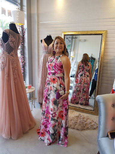 The Lovely Dress | Alquiler y Venta De Vestidos