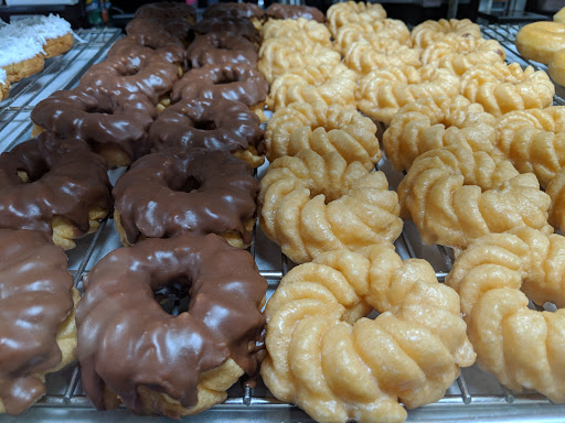 Donut Shop «Lee Donuts», reviews and photos, 124 Peterson Rd, Libertyville, IL 60048, USA