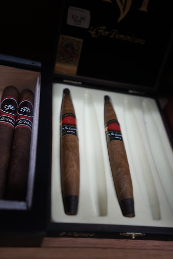 Tobacco Shop «Paradise Island Smoke Shop», reviews and photos, 3316 Snapfinger Rd, Lithonia, GA 30038, USA