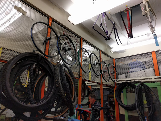Comments and reviews of Broken Spoke Bike Co-op