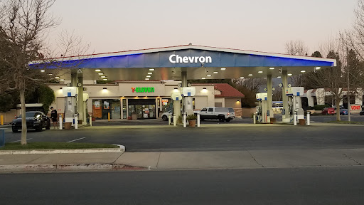 7-Eleven, 24137 Lyons Ave, Newhall, CA 91321, USA, 