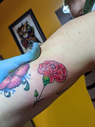 Tattoo Shop «La Primera Ink Tattoo & Body Piercings», reviews and photos, 7223 Lorain Ave, Cleveland, OH 44102, USA