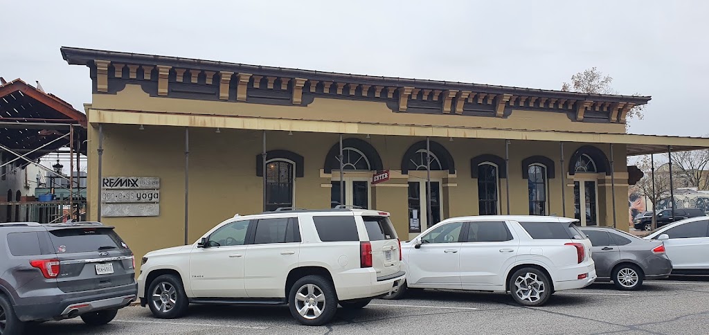 B T Longhorn Saloon 77833