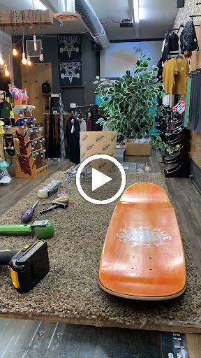 Snowboard Shop «The Vault - Snowboards & Skateboards», reviews and photos, 227 G St, Davis, CA 95616, USA