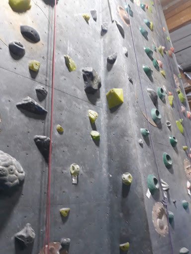 Rock Climbing Gym «Hangar 18 Indoor Climbing Gym - Long Beach», reviews and photos, 2599 E Willow St, Signal Hill, CA 90755, USA