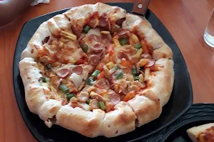 Rumah Pizza image