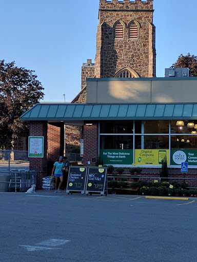 Grocery Store «Whole Foods Market», reviews and photos, 808 Massachusetts Ave, Arlington, MA 02476, USA