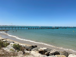 Φωτογραφία του Surf Beach και η εγκατάσταση