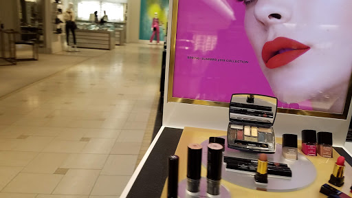 Department Store «Saks Fifth Avenue», reviews and photos, 26100 Cedar Rd, Beachwood, OH 44122, USA