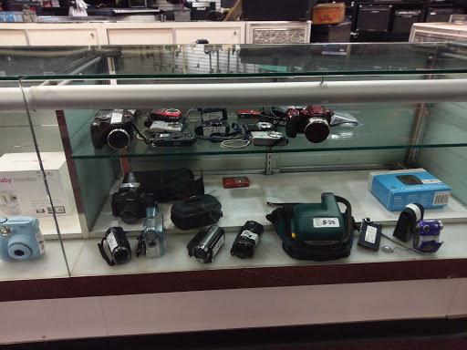 Pawn Shop «Yankee Peddler & Pawn», reviews and photos, 7 Pitkin St, East Hartford, CT 06108, USA