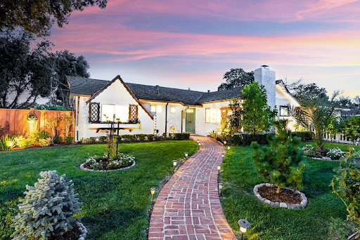 Efrain Fernandez Real Estate Expert image