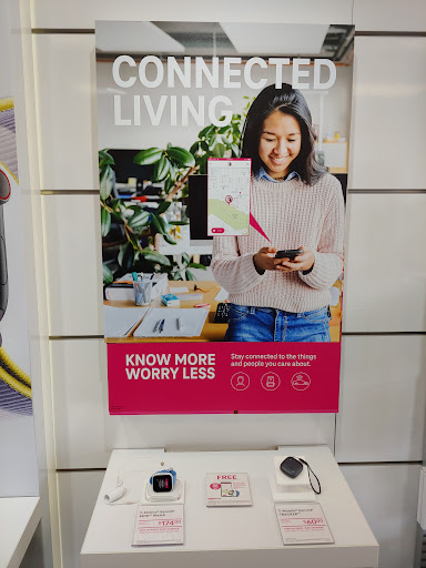 Cell Phone Store «T-Mobile», reviews and photos, 1920 Crest View Dr, Hudson, WI 54016, USA