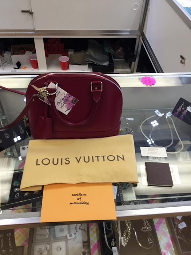 Pawn Shop «Money & More», reviews and photos, 1025 S Riverside Dr, Iowa City, IA 52246, USA