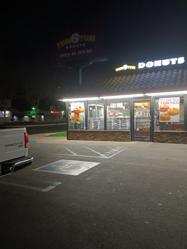 Donut Shop «Yum Yum Donuts», reviews and photos, 320 17th St, Santa Ana, CA 92706, USA