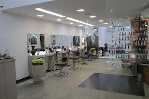Shirley Coiffeur image