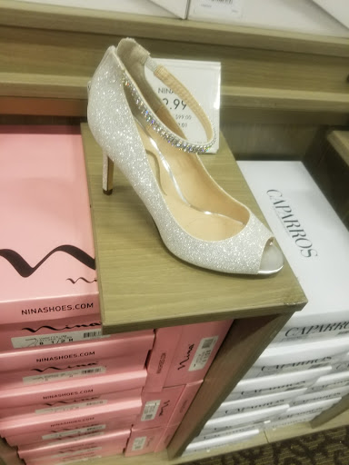 Shoe Store «DSW Designer Shoe Warehouse», reviews and photos, 25 Ronson Rd, Iselin, NJ 08830, USA