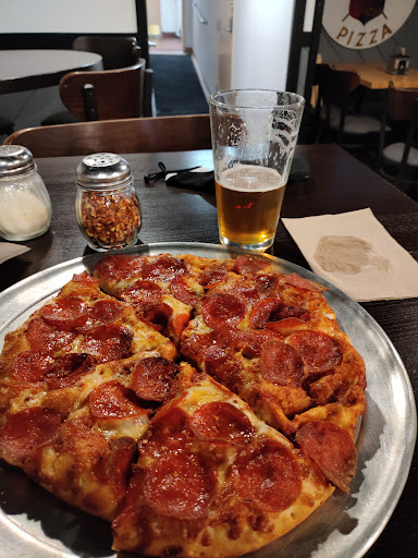 Pizza Restaurant «Round Table Pizza», reviews and photos, 57 N Santa Cruz Ave, Los Gatos, CA 95030, USA