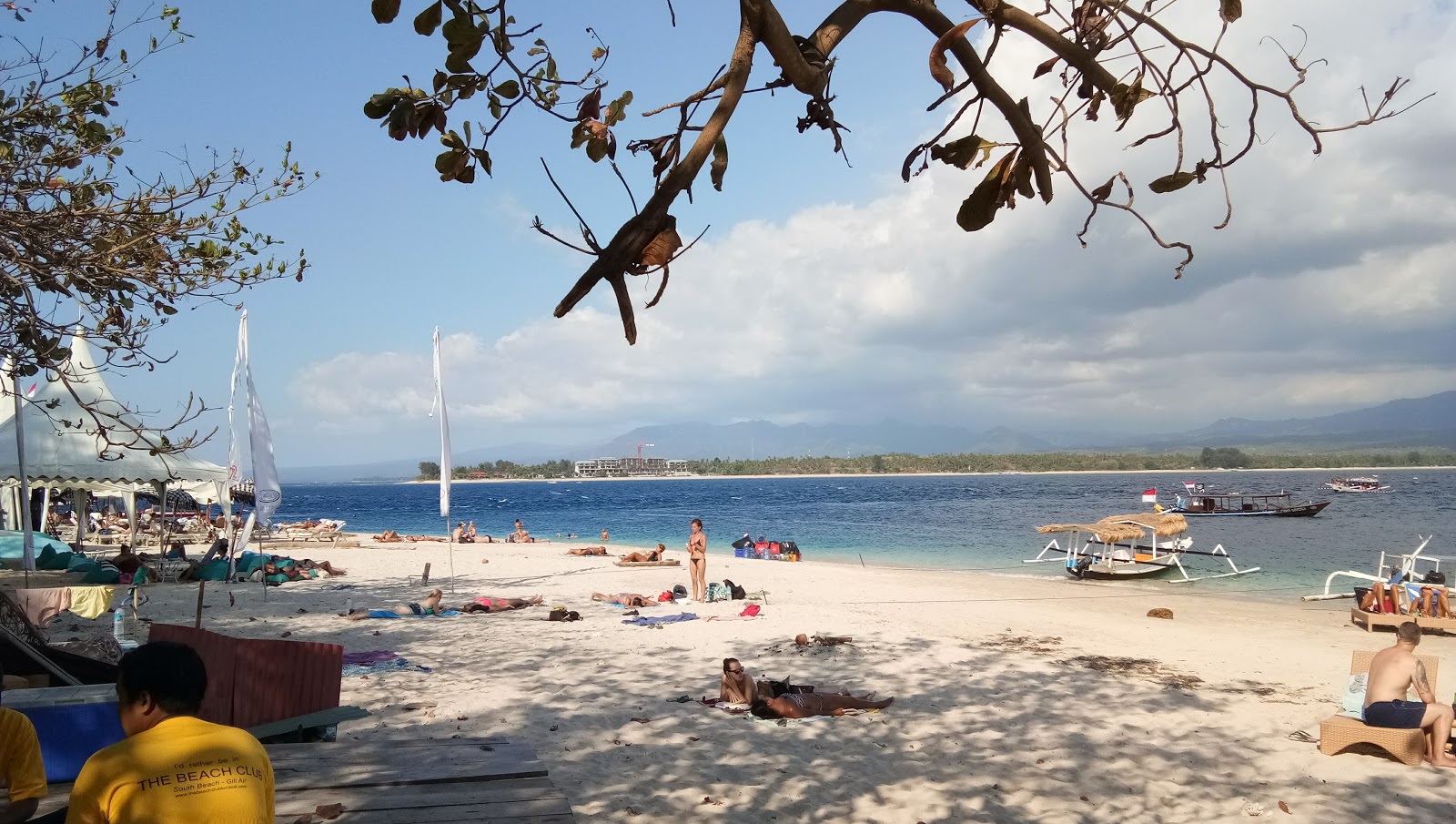 Fotografie cu Gili Indah Beach cu o suprafață de apa pură turcoaz