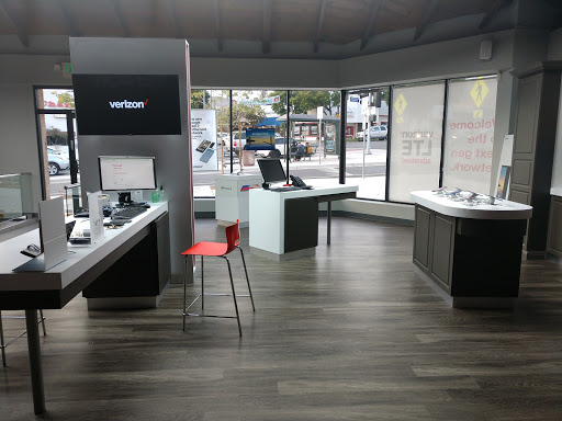 Cell Phone Store «Verizon Authorized Retailer - Wireless Plus Montrose», reviews and photos, 3738 N Verdugo Rd, Montrose, CA 91020, USA