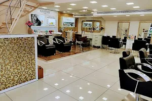 Fahrenheit Salon image