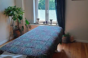 OM Massage Therapie image