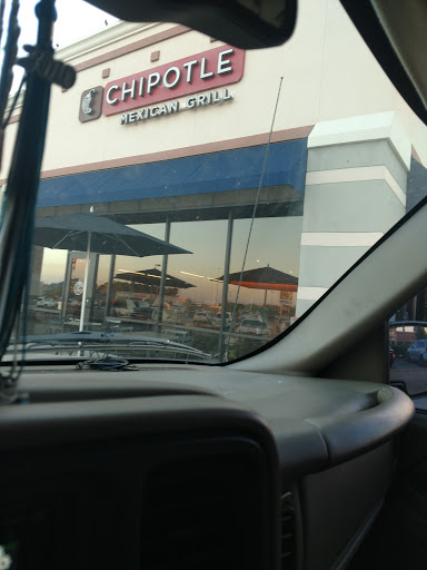 Mexican Restaurant «Chipotle Mexican Grill», reviews and photos, 1301 W Davis St, Conroe, TX 77304, USA