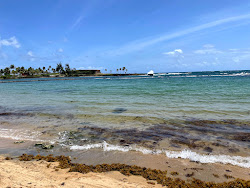 Foto de Escambron beach II com uma linha costeira espaçosa