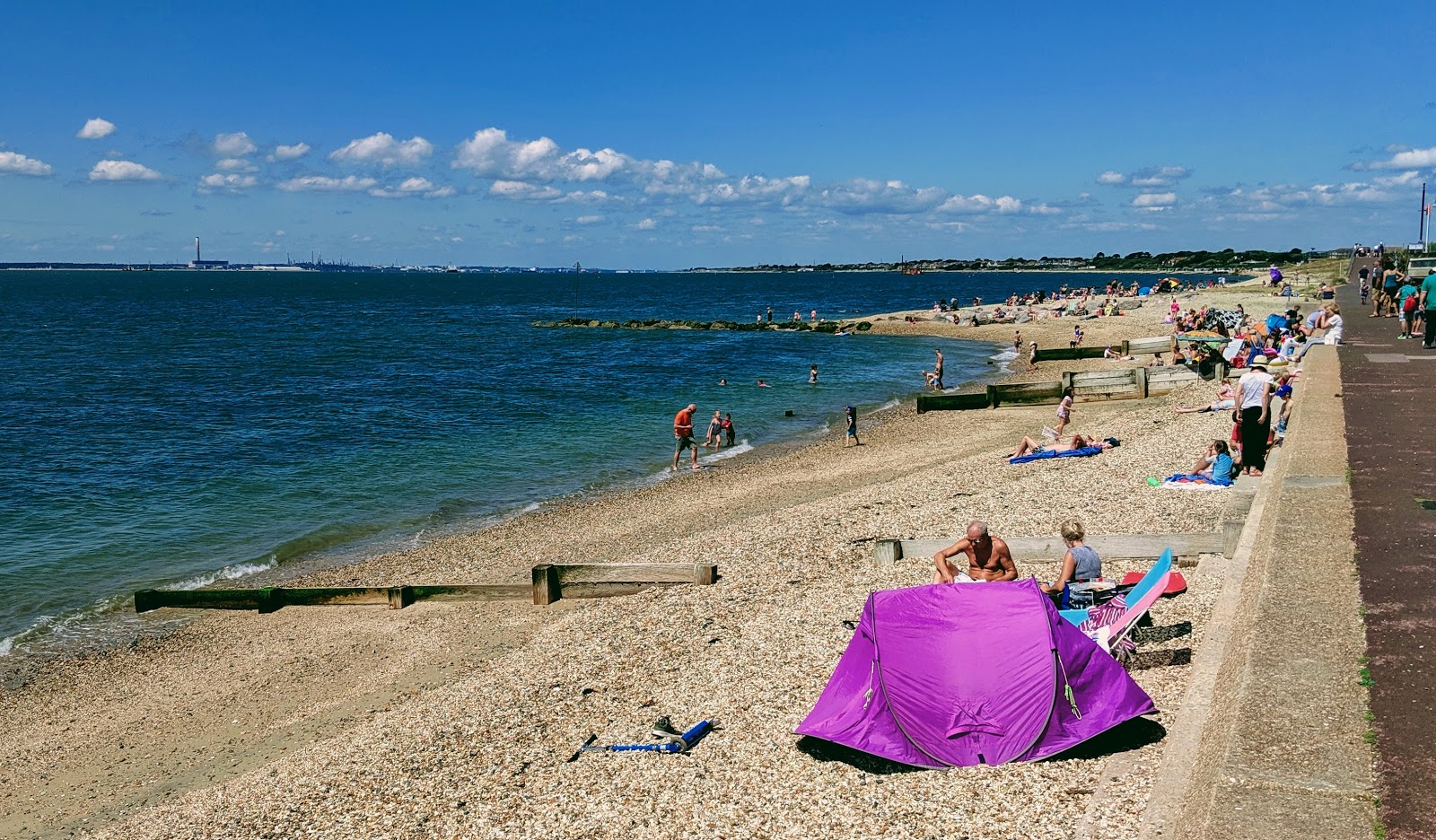 Φωτογραφία του Lee on the Solent με βότσαλο επιφάνεια